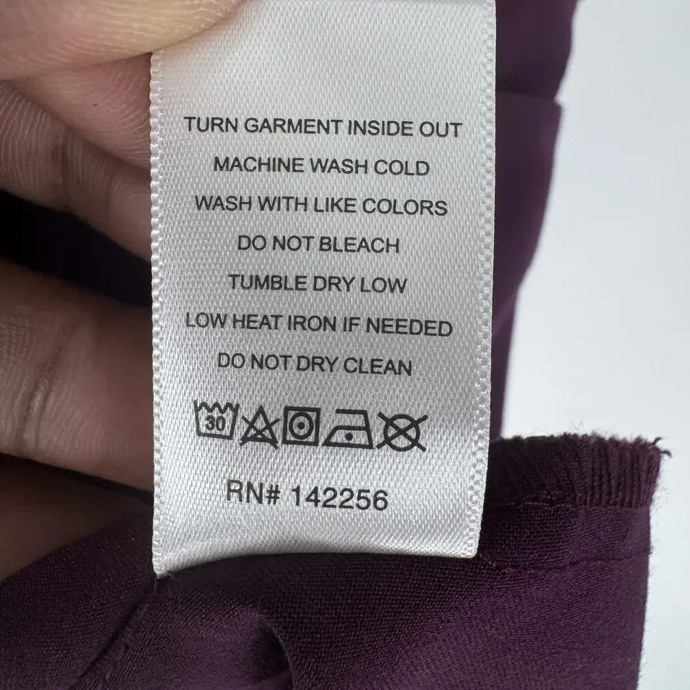 FIGS Scrub Top Womens Medium Purple V-Neck Short Sleeve Pockets Nursing‎ Medical - Picture 10 of 11